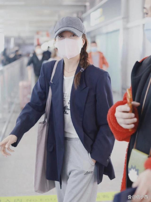杏彩体育,学会殷桃恋爱后的新穿法上身着装技巧下身运动舒适度